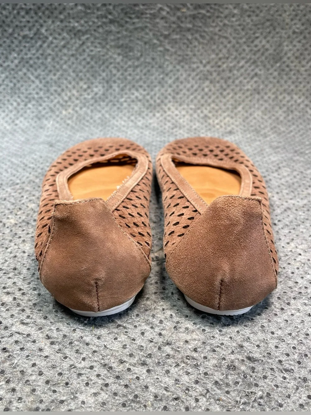 Gentle Souls by Kenneth Cole Beige Flats Size 9 Women’s